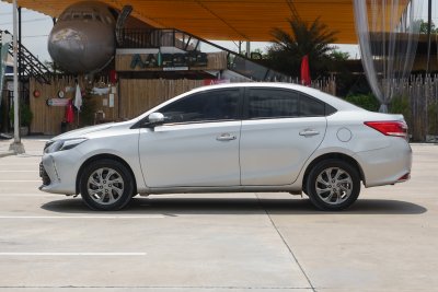TOYOTA VIOS 1.5 MID AT ปี 2020 (1ขญ4390)