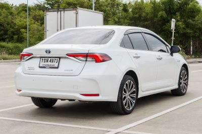 TOYOTA COROLLA ALTIS 1.8 HYBRID PREMIUM ปี2021 (1ขฬ4973)
