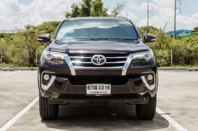 TOYOTA FORTUNER 2.4 V ปี2017 (6กณ3316)