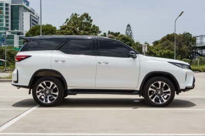 TOYOTA FORTUNER 2.8 LEGENDER 4WD ปี2024 (3ขษ1223)