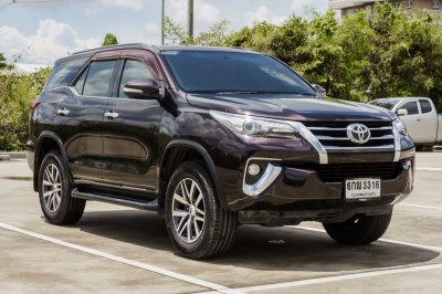 TOYOTA FORTUNER 2.4 V ปี2017 (6กณ3316)
