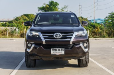 TOYOTA FORTUNER 2.4 V ปี2016 (7กผ8613)