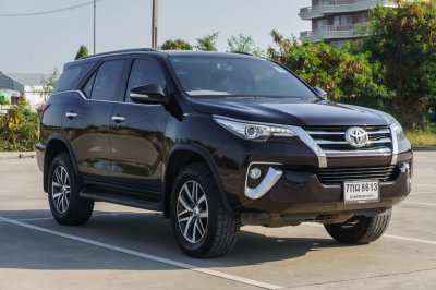 TOYOTA FORTUNER 2.4 V ปี2016 (7กผ8613)