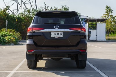 TOYOTA FORTUNER 2.4 V ปี2016 (7กผ8613)