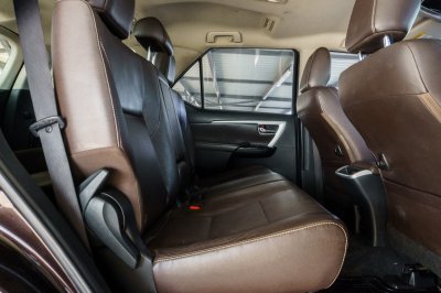 TOYOTA FORTUNER 2.4 V ปี2016 (7กผ8613)