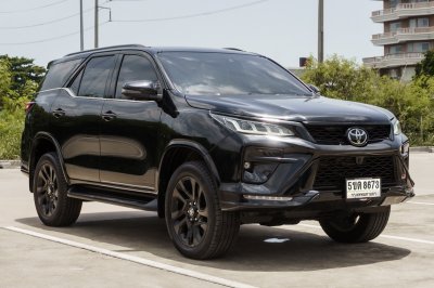 TOYOTA FORTUNER 2.8 GR SPORT 4WD ปี2023 จด2024 (5ขด8673)