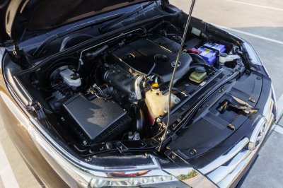 TOYOTA FORTUNER 2.4 V ปี2016 (7กผ8613)