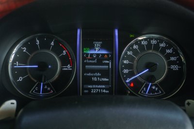 TOYOTA FORTUNER 2.4 V ปี2016 (7กผ8613)