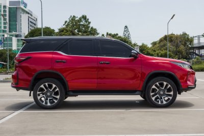 TOYOTA FORTUNER 2.8 LEGENDER 4WD ปี2021 จด2022 (3ขข8548)