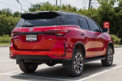 TOYOTA FORTUNER 2.8 LEGENDER 4WD ปี2021 จด2022 (3ขข8548)