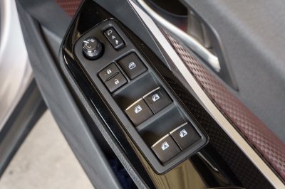 TOYOTA CHR 1.8 HV HI AT ปี 2018 (7กผ5298)