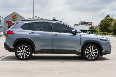 TOYOTA COROLLA CROSS 1.8 HYBRID PREMIUM SAFETY ปี2021 (2ขฬ3052)
