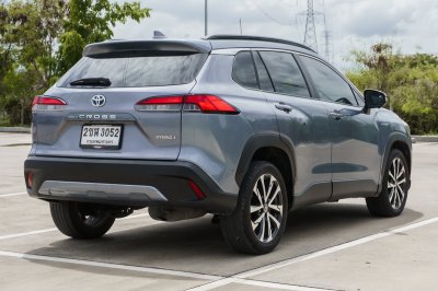 TOYOTA COROLLA CROSS 1.8 HYBRID PREMIUM SAFETY ปี2021 (2ขฬ3052)