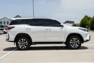 TOYOTA FORTUNER 2.4 LEADER G ปี2023 (4ขห1239)