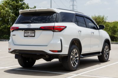 TOYOTA FORTUNER 2.4 LEADER G ปี2023 (4ขห1239)