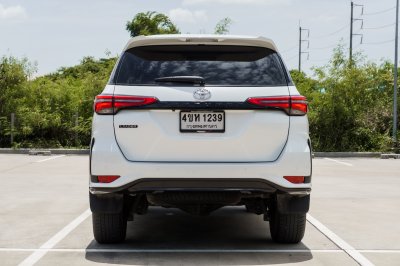 TOYOTA FORTUNER 2.4 LEADER G ปี2023 (4ขห1239)