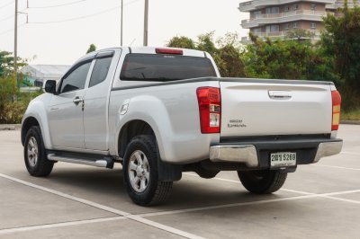 ISUZU D-MAX 1.9 CAB Z HI-LANDER AT ปี2017 (2ฒข5269)