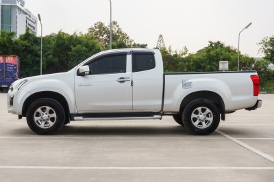 ISUZU D-MAX 1.9 CAB Z HI-LANDER AT ปี2017 (2ฒข5269)