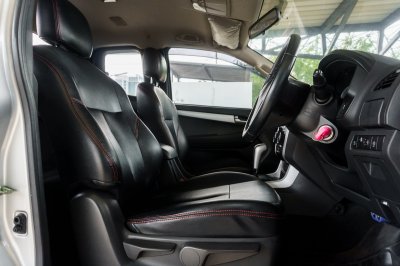 ISUZU D-MAX 1.9 CAB Z HI-LANDER AT ปี2017 (2ฒข5269)