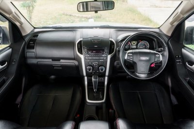 ISUZU D-MAX 1.9 CAB Z HI-LANDER AT ปี2017 (2ฒข5269)