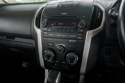 ISUZU D-MAX 1.9 CAB Z HI-LANDER AT ปี2017 (2ฒข5269)