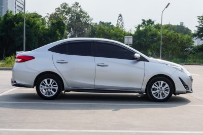 TOYOTA YARIS 1.2 E AT ปี2017 (6กร9620)