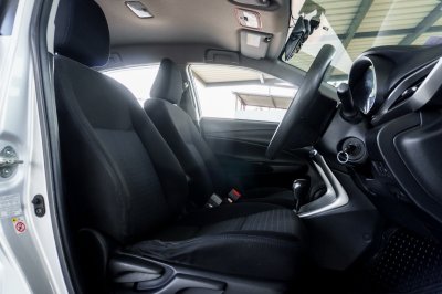 TOYOTA YARIS 1.2 E AT ปี2017 (6กร9620)