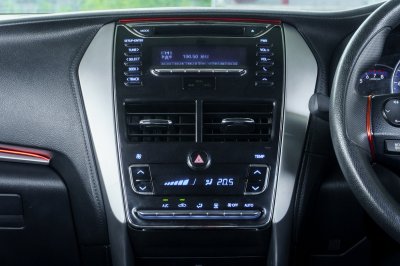 TOYOTA YARIS 1.2 E AT ปี2017 (6กร9620)