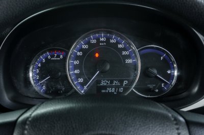 TOYOTA YARIS 1.2 E AT ปี2017 (6กร9620)