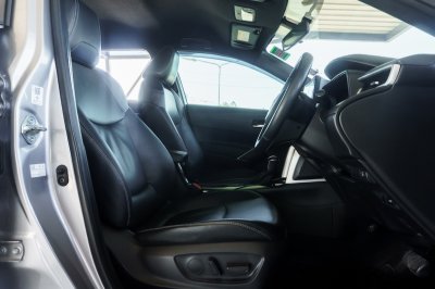 TOYOTA COROLLA CROSS 1.8 HYBRID PREMIUM ปี2021 (1ขย4975)