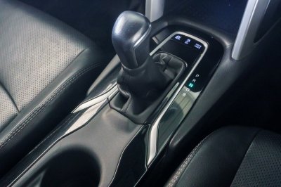 TOYOTA COROLLA CROSS 1.8 HYBRID PREMIUM ปี2021 (1ขย4975)