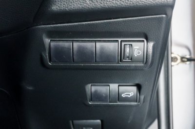 TOYOTA COROLLA CROSS 1.8 HYBRID PREMIUM ปี2021 (1ขย4975)