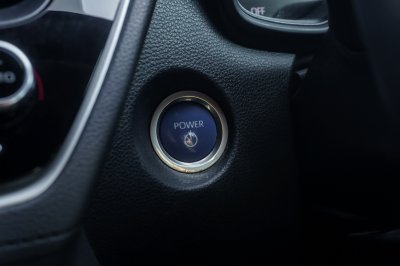 TOYOTA COROLLA CROSS 1.8 HYBRID PREMIUM ปี2021 (1ขย4975)