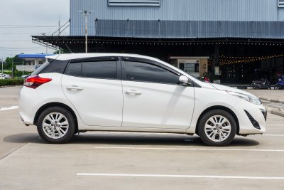 TOYOTA YARIS 1.2 E AT ปี 2019 (9กฐ6874)