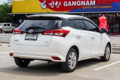 TOYOTA YARIS 1.2 E AT ปี 2019 (9กฐ6874)