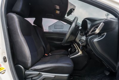 TOYOTA YARIS 1.2 E AT ปี 2019 (9กฐ6874)