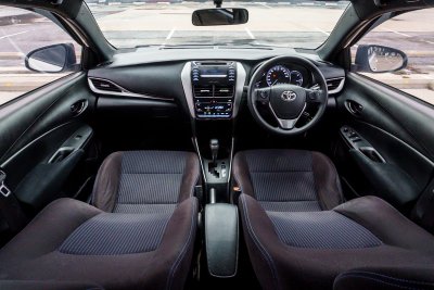 TOYOTA YARIS 1.2 E AT ปี 2019 (9กฐ6874)