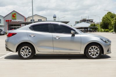 MAZDA 2 1.3 HIGH CONNECT ปี2016 (6กก6406)