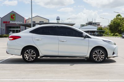 TOYOTA YARIS ATIV 1.2 PLAY SPORT PREMIUM AT ปี 2021 (2ขฮ4380)