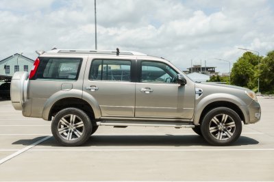 FORD EVEREST 2.5 L 4x2 LTD NAVI ปี2012 (ฆศ6797)
