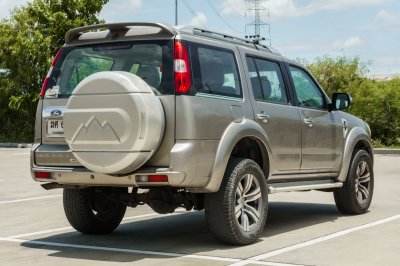 FORD EVEREST 2.5 L 4x2 LTD NAVI ปี2012 (ฆศ6797)