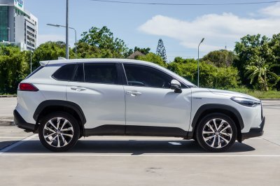 TOYOTA COROLLA CROSS 1.8 HYBRID PREMIUM ปี2021 (1ขฬ5240)