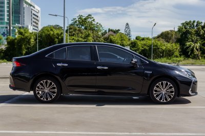 TOYOTA COROLLA ALTIS 1.8 HYBRID HIGH ปี2020 จด2021 (1ขฬ8662)