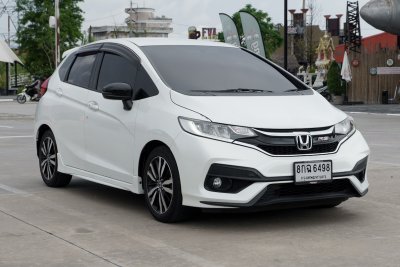 HONDA JAZZ 1.5 RS AT ปี 2017 (8กฉ6498)
