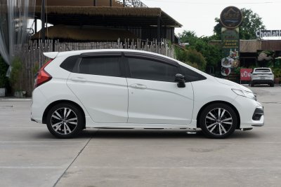 HONDA JAZZ 1.5 RS AT ปี 2017 (8กฉ6498)