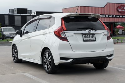 HONDA JAZZ 1.5 RS AT ปี 2017 (8กฉ6498)
