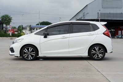 HONDA JAZZ 1.5 RS AT ปี 2017 (8กฉ6498)