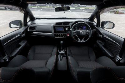 HONDA JAZZ 1.5 RS AT ปี 2017 (8กฉ6498)