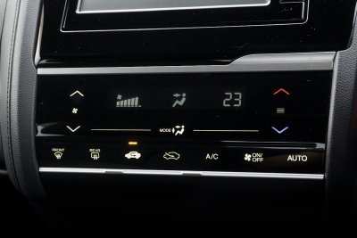 HONDA JAZZ 1.5 RS AT ปี 2017 (8กฉ6498)