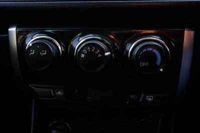 TOYOTA VIOS 1.5 J AT ปี2017 (ติดแก๊ส LPG) (6กย1016)